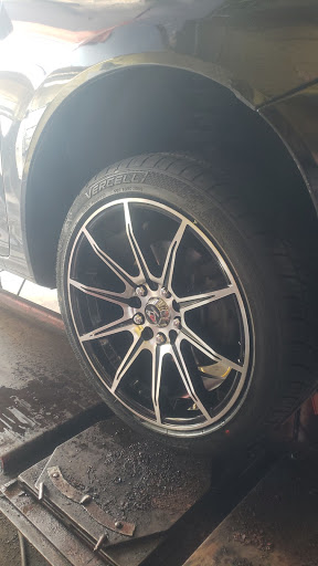 Auto Repair Shop «Chicago Discount Tires», reviews and photos, 3101 Mannheim Rd, Franklin Park, IL 60131, USA