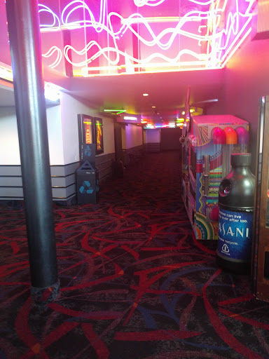 Movie Theater «Regal Cinemas Hilltop 9 Cinema», reviews and photos, 325 Beavercreek Rd, Oregon City, OR 97045, USA