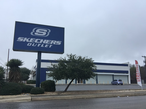 Stores to buy men's slippers San Antonio