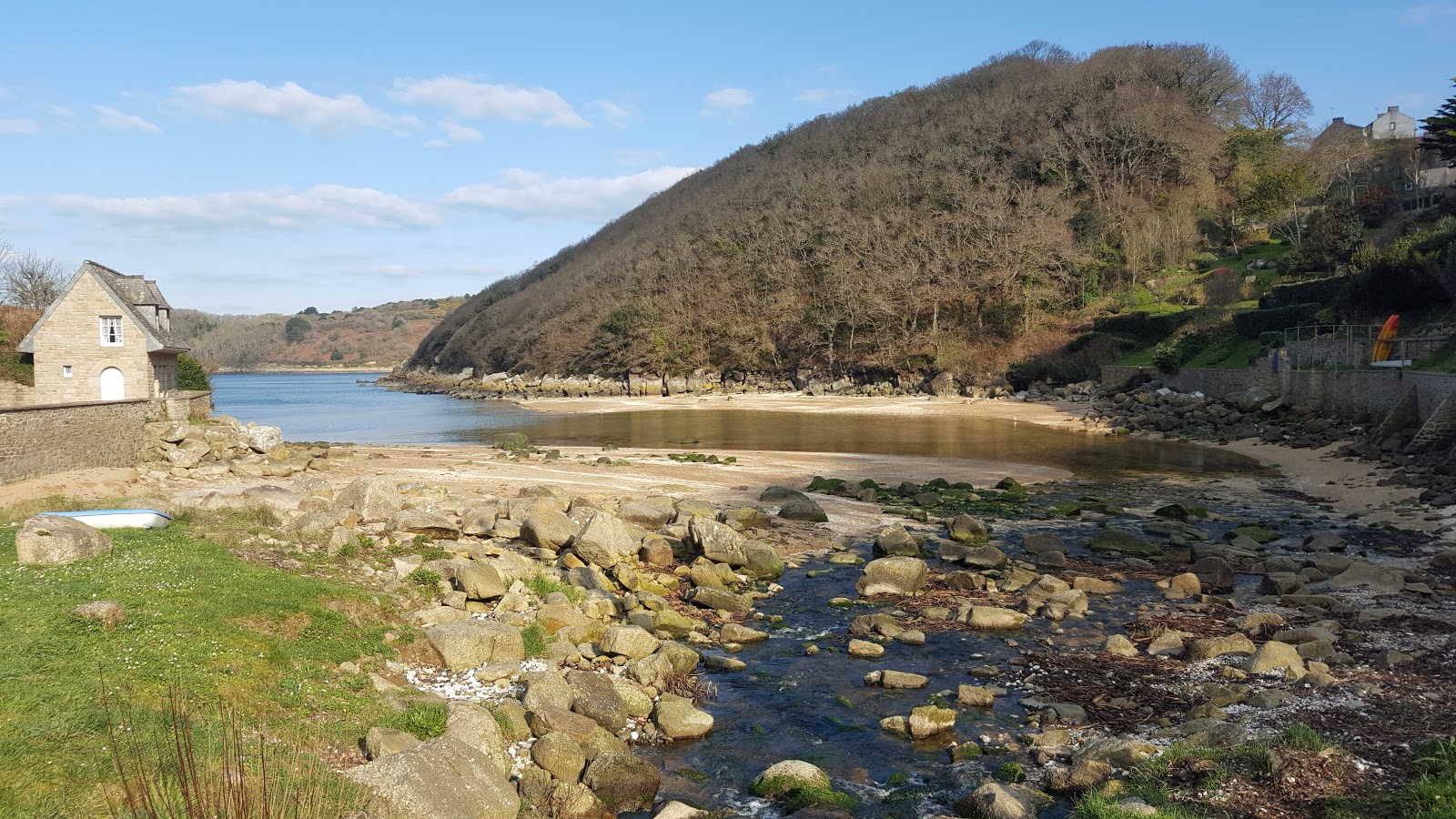 Fotografie cu La Plage De La Baie De La Vierge și așezarea