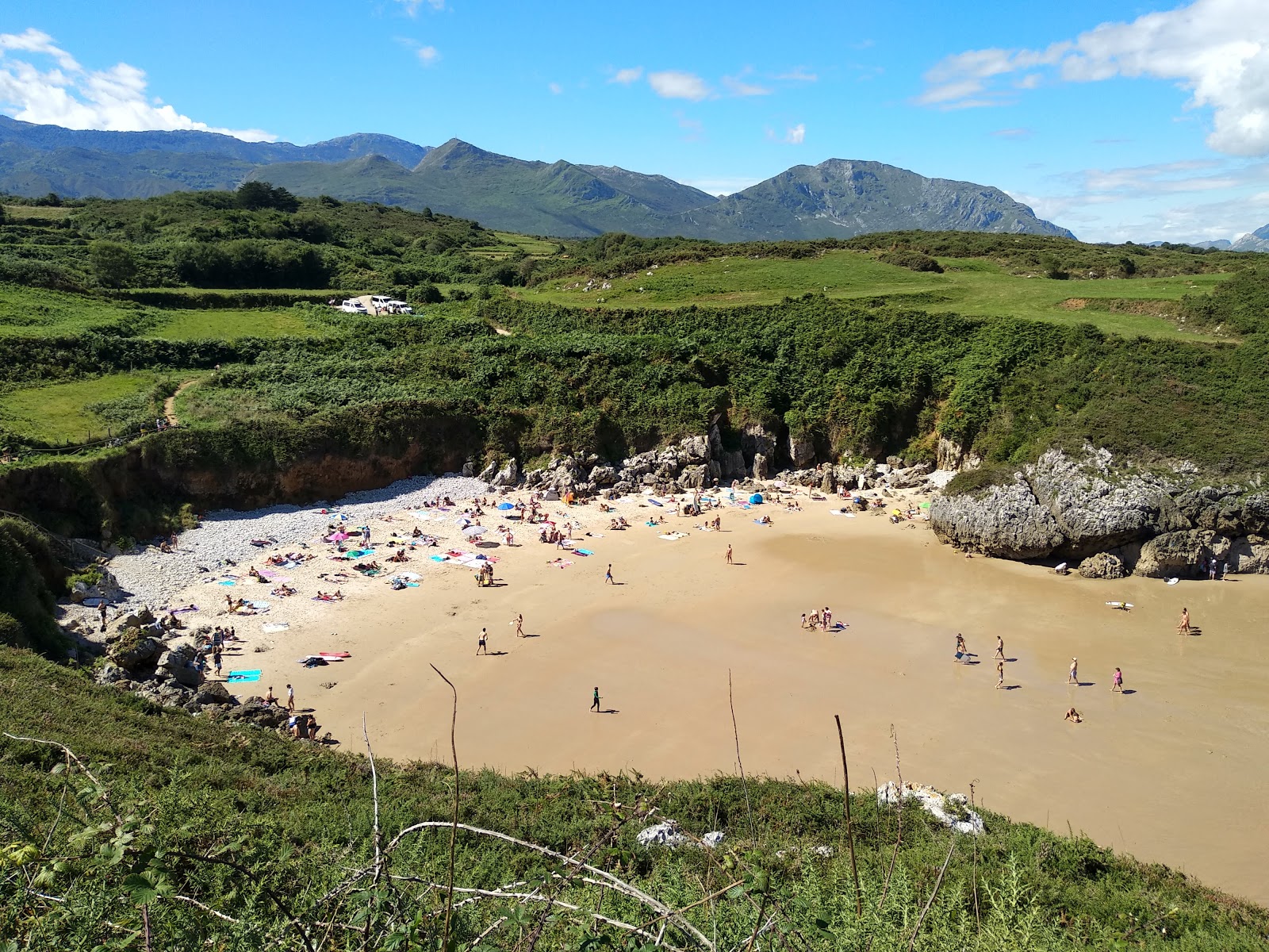 Photo de Playa el Portillu avec petite baie