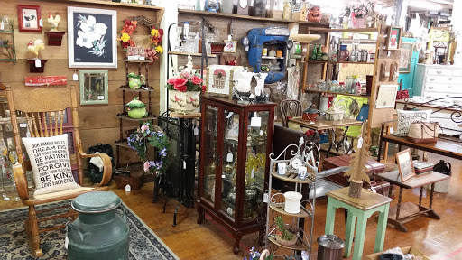 Antique Furniture Store «Jarfly Antique Market», reviews and photos, 47 Railroad Ave, Jefferson, GA 30549, USA