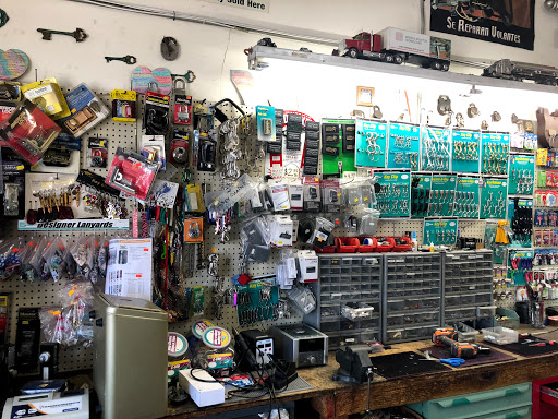 Locksmith «GUS LOCK & KEY SERVICE», reviews and photos, 2113 S San Pedro St, Los Angeles, CA 90011, USA