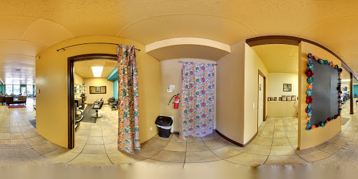 Beauty Salon «Straight Or Knot Beauty Salon», reviews and photos, 844 Texas St, Fairfield, CA 94533, USA