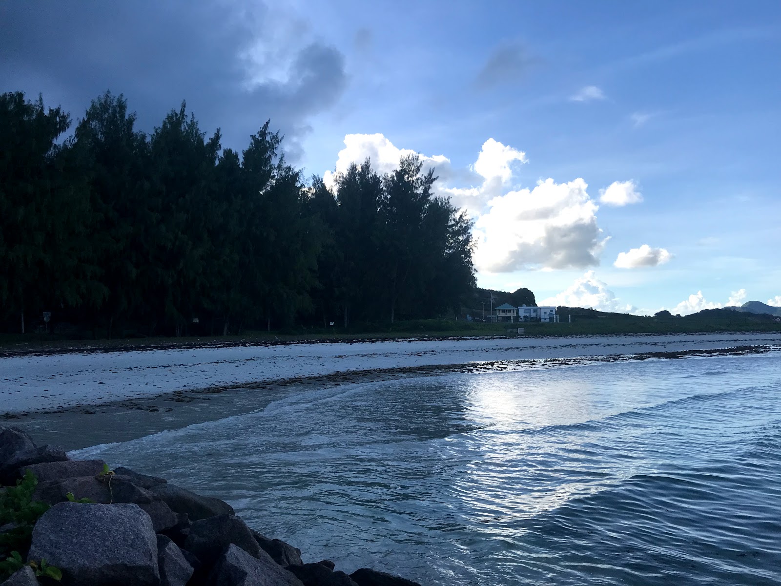 Foto von Seychelles Airport Beach mit feiner beiger sand Oberfläche