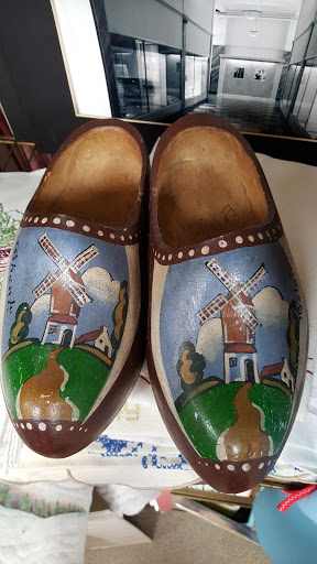 Antique Store «Midtown Antique Mall», reviews and photos, 301 Main St S, Stillwater, MN 55082, USA