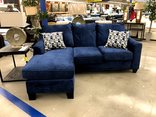 Outlet Store «Rooms To Go Outlet Furniture Store - Seffner», reviews and photos, 11540 E Highway 92, Seffner, FL 33584, USA