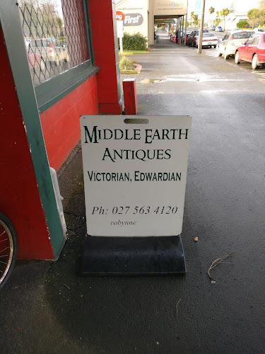 Middle Earth Antiques - New Plymouth