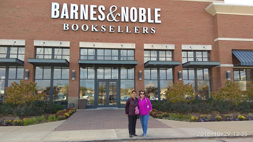 Shopping Mall «Spring Hill Mall», reviews and photos, 1072 Spring Hill Ring Rd, Dundee Township, IL 60118, USA