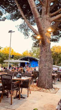 Atmosphère du Restaurant français Brasserie Restaurant la Bastide à Nîmes - n°9