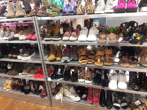 Used Clothing Store «Buffalo Exchange Tempe», reviews and photos, 227 W University Dr, Tempe, AZ 85281, USA