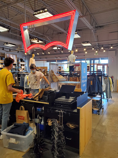 Clothing Store «Levi’s® Outlet Store at Allen Premium Outlets», reviews and photos, 820 W Stacy Rd, Allen, TX 75013, USA
