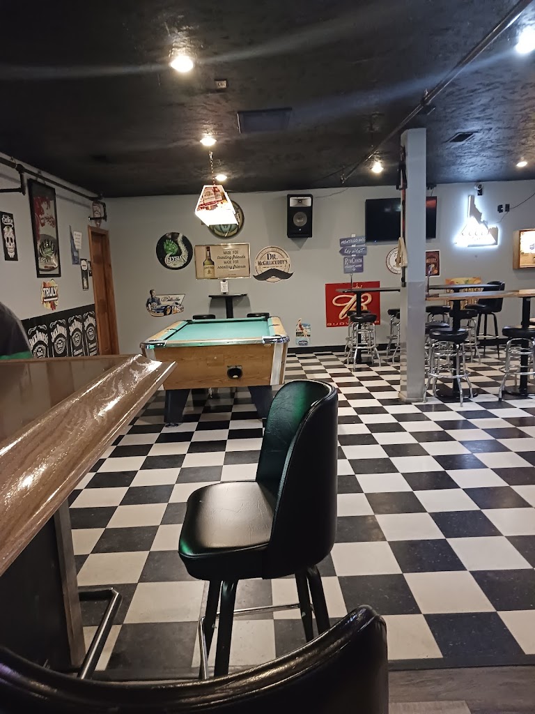 Razzle's Bar & Grill 83835