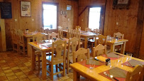 Atmosphère du Restaurant français Le Refuge à Villard-sur-Doron - n°9