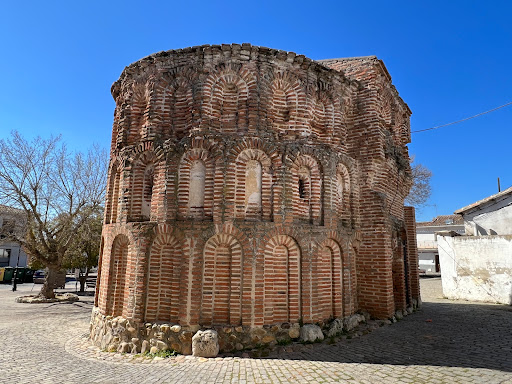 Restos de la Ermita de los Milagros (ábside) en Talamanca de Jarama