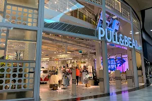 Pull & Bear image