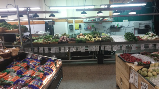 Grocery Store «Horrocks Farm Market», reviews and photos, 235 Capital Ave SW, Battle Creek, MI 49037, USA