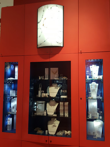 Jewelry Store «Swarovski», reviews and photos, 1421 Walnut St, Philadelphia, PA 19102, USA