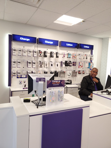 Cell Phone Store «MetroPCS Corporate Store», reviews and photos, 150 Market St, Newark, NJ 07102, USA