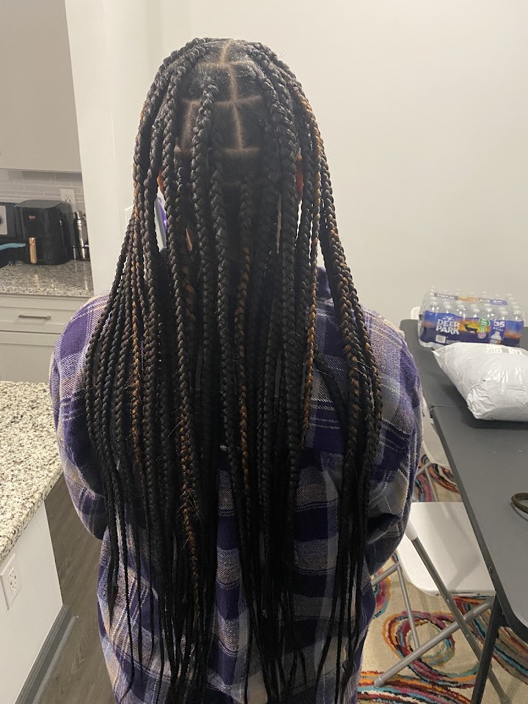 Atira's Salon 30047