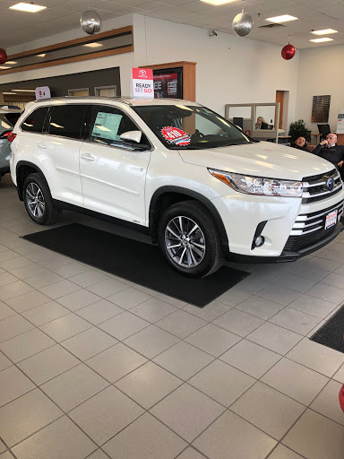 Toyota Dealer «Maplewood Toyota», reviews and photos, 2873 Maplewood Dr, Maplewood, MN 55109, USA