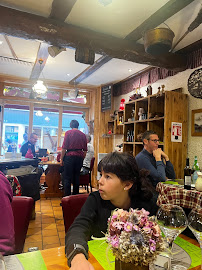 Atmosphère du Restaurant français Le Refuge à Bourg-Saint-Maurice - n°12