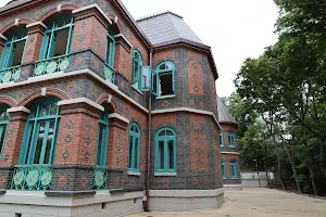 Dondeokjeon Hall image