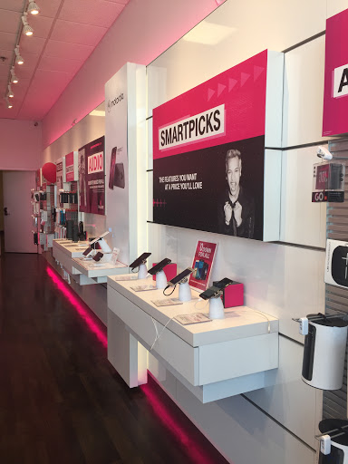 Cell Phone Store «T-Mobile», reviews and photos, 135 Ranch Dr, Milpitas, CA 95035, USA