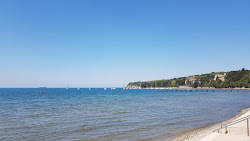 Ankaran Beach'in fotoğrafı - rahatlamayı sevenler arasında popüler bir yer
