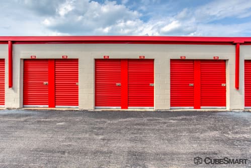 Self-Storage Facility «CubeSmart Self Storage», reviews and photos, 665 S Green Bay Rd, Waukegan, IL 60085, USA