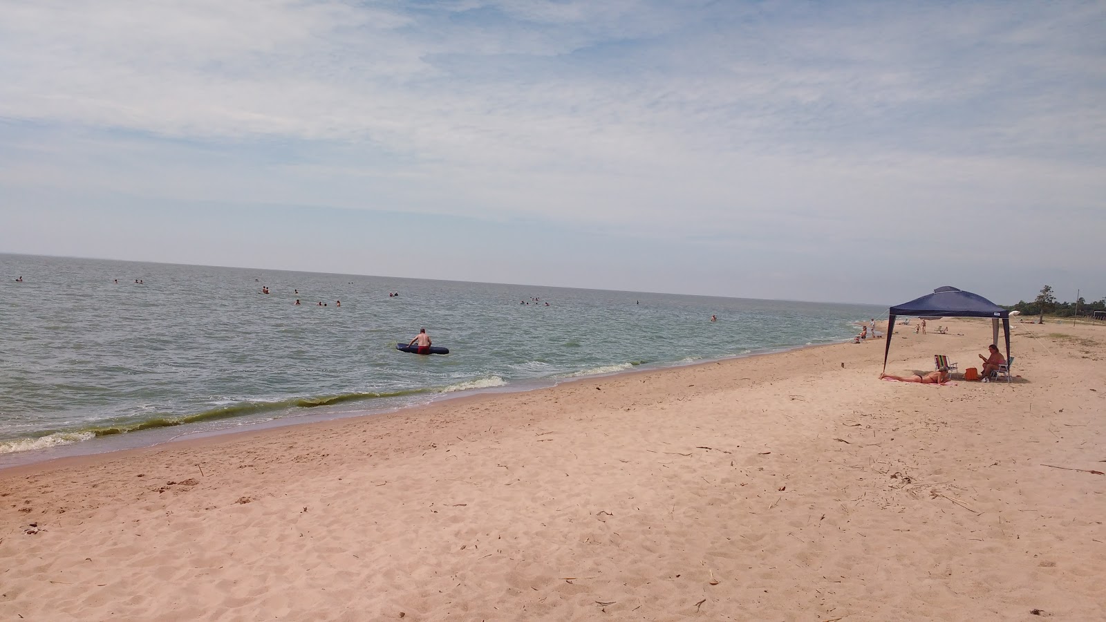 Foto von Praia Do Ziba mit beiger sand Oberfläche