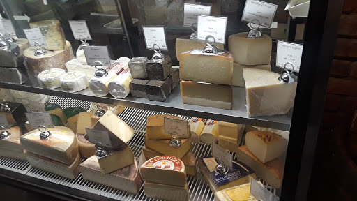 Wine Store «UnWined», reviews and photos, 1600 Belle View Blvd, Alexandria, VA 22307, USA