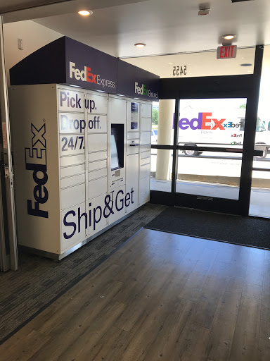 Shipping and Mailing Service «FedEx Office Ship Center», reviews and photos, 5455 N MacArthur Blvd, Irving, TX 75038, USA