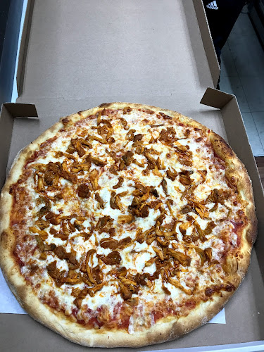 #1 best pizza place in Newark - Vinny's Restaurant & Pizza