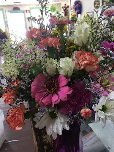 Florist «Country Gallery Florist», reviews and photos, 193 Old Airport Rd, Bristol, VA 24201, USA