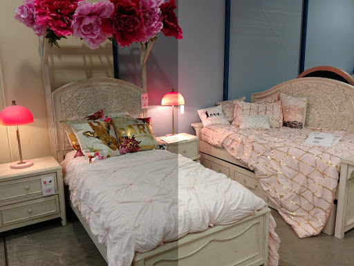 Furniture Store «Value City Furniture», reviews and photos, 800 Thruway Plaza Dr, Cheektowaga, NY 14225, USA