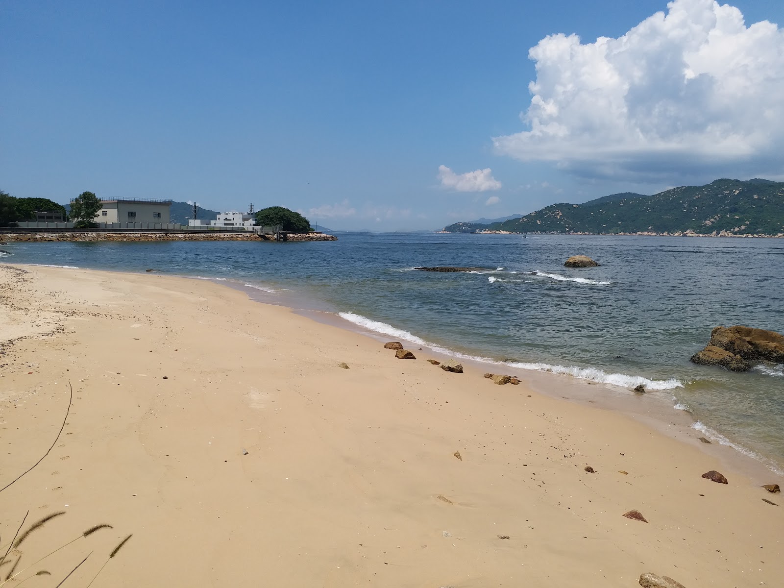 Foto von Tai Kwai Wan Garaden mit beiger sand Oberfläche