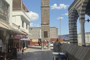 Dörtayaklı Minare image