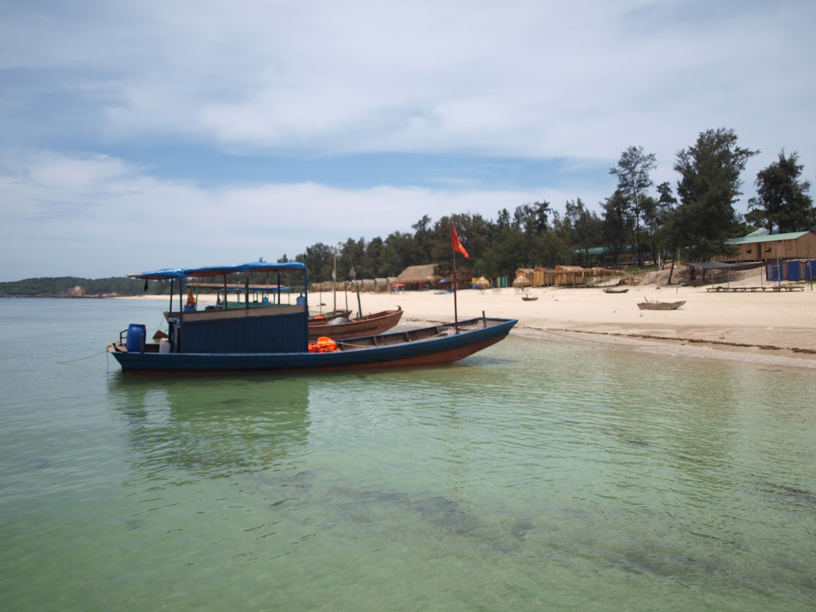 Foto von Van Chay Beach mit heller sand Oberfläche