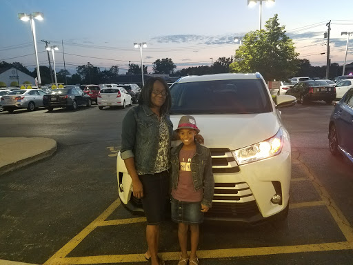 Car Dealer «Classic Toyota», reviews and photos, 515 N Green Bay Rd, Waukegan, IL 60085, USA