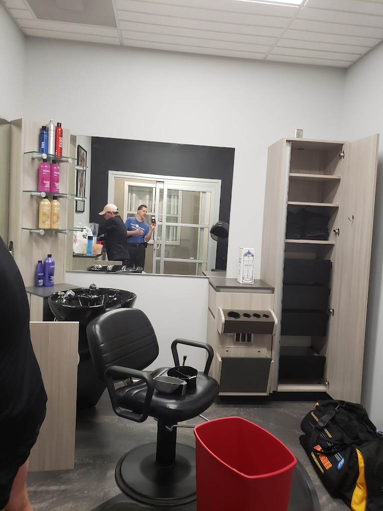 Never Boring Salon 32003