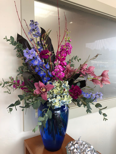 Florist «Country Living Florist & Fine Gifts», reviews and photos, 1309 11th St #105, Arcata, CA 95521, USA