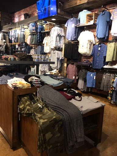 Clothing Store «Tillys», reviews and photos, 343 N Alafaya Trail, Orlando, FL 32828, USA