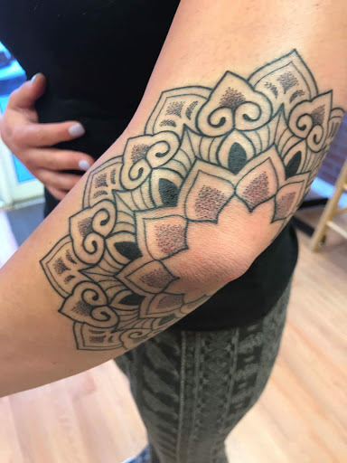 Tattoo Shop «The Lizard Lounge Tattoo Kissimmee», reviews and photos, 4519 S Orange Blossom Trail, Kissimmee, FL 34746, USA