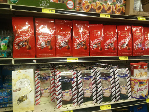 Grocery Store «Grocery Outlet Bargain Market», reviews and photos, 1800 E 8th St, Davis, CA 95616, USA