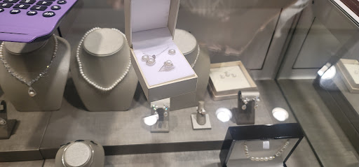 Jewelry Store «Kay Jewelers Outlet», reviews and photos, 690 Ventura Blvd, Camarillo, CA 93010, USA