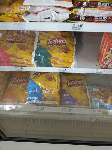 Grocery Store «Schnucks», reviews and photos, 1160 Shackelford Rd, Florissant, MO 63031, USA