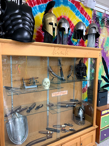 Tobacco Shop «Herb-N-Legend Smoke Shop», reviews and photos, 511 Pacific Ave, Long Beach, WA 98631, USA