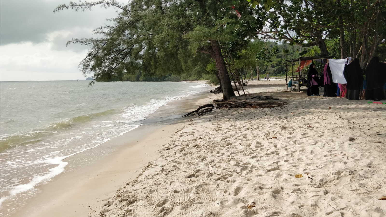 Foto de Tegar Putri Beach con playa amplia