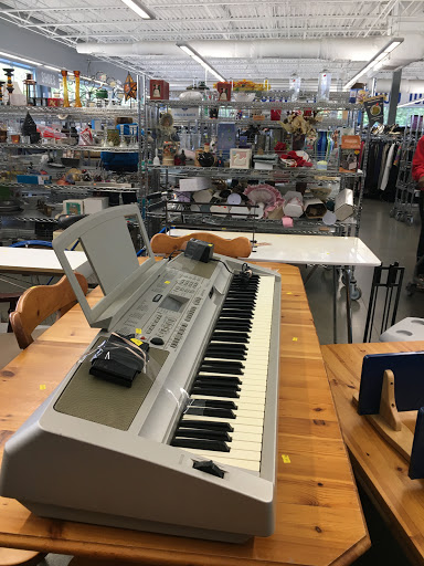 Clothing Store «Goodwill», reviews and photos, 9419-9421 Shelbyville Rd, Louisville, KY 40223, USA